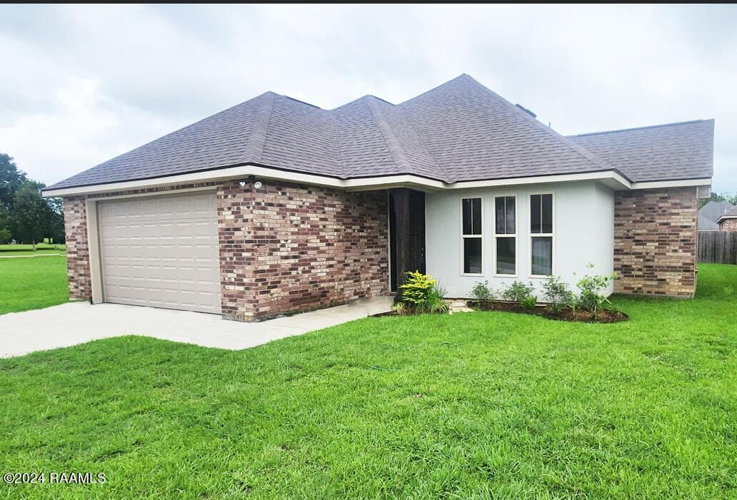 205 Wisteria Bend - Ft Elevation-Angle