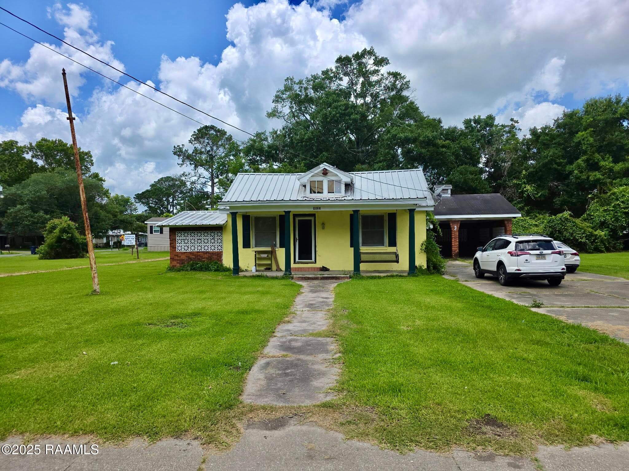 1523 N Main - Outdoor - Front (2)