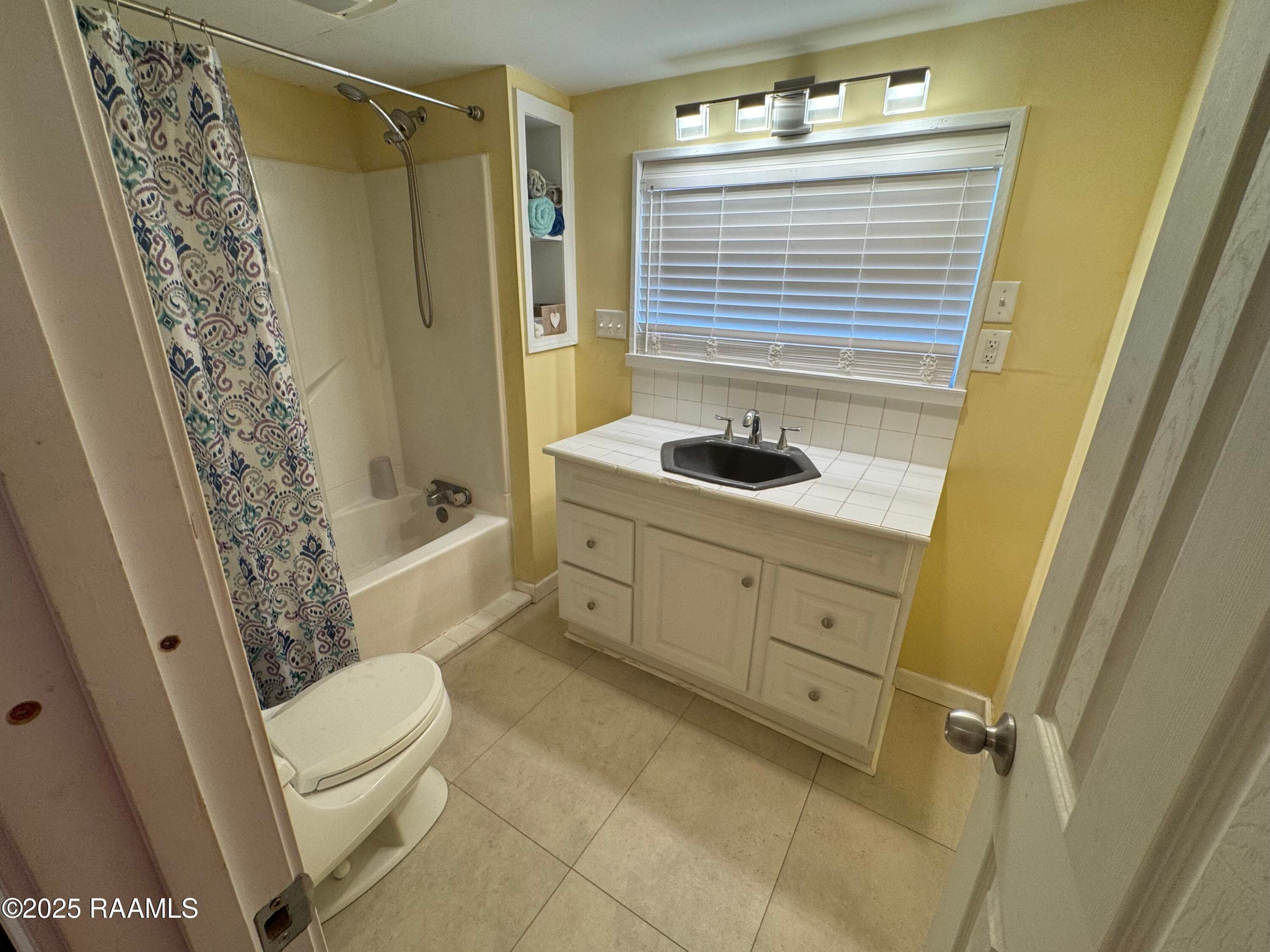 Full bathroom