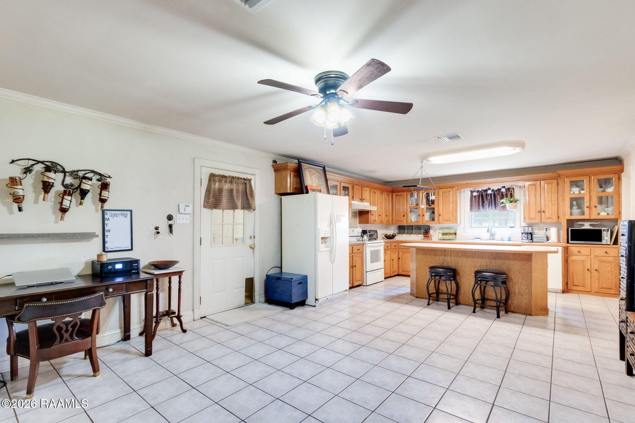 10-web-or-mls-1004 Hugh-7