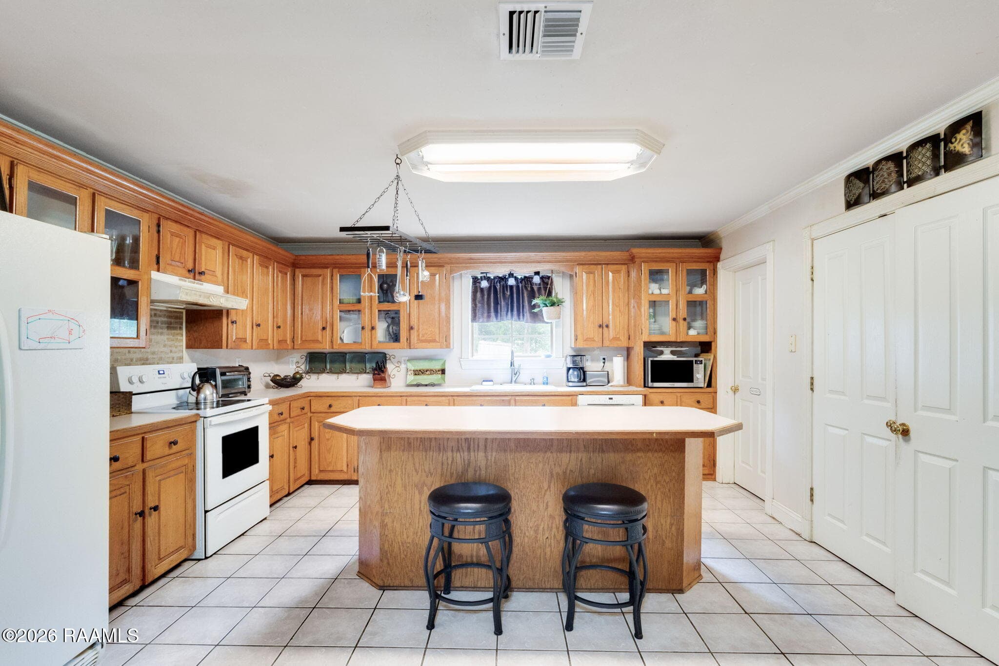 11-web-or-mls-1004 Hugh-8