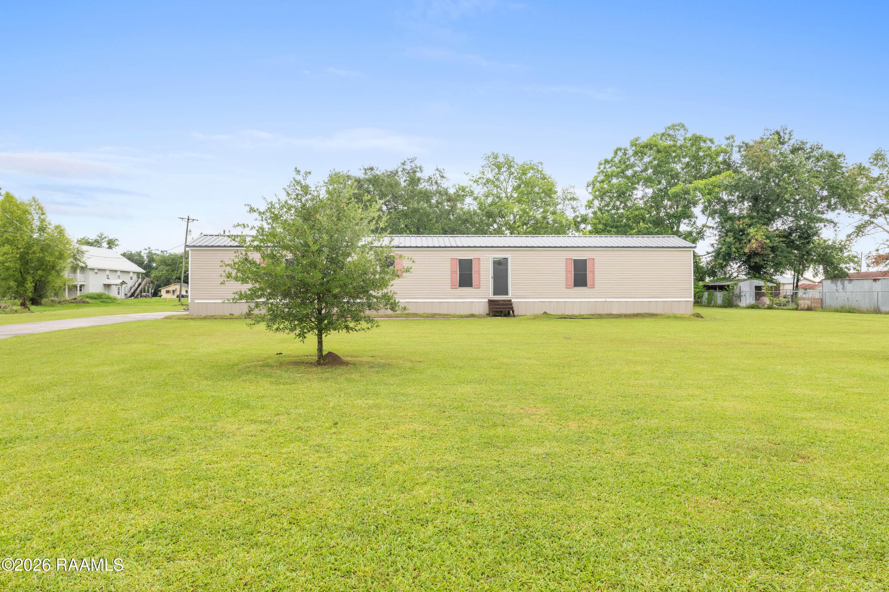 1010RobertDr-3
