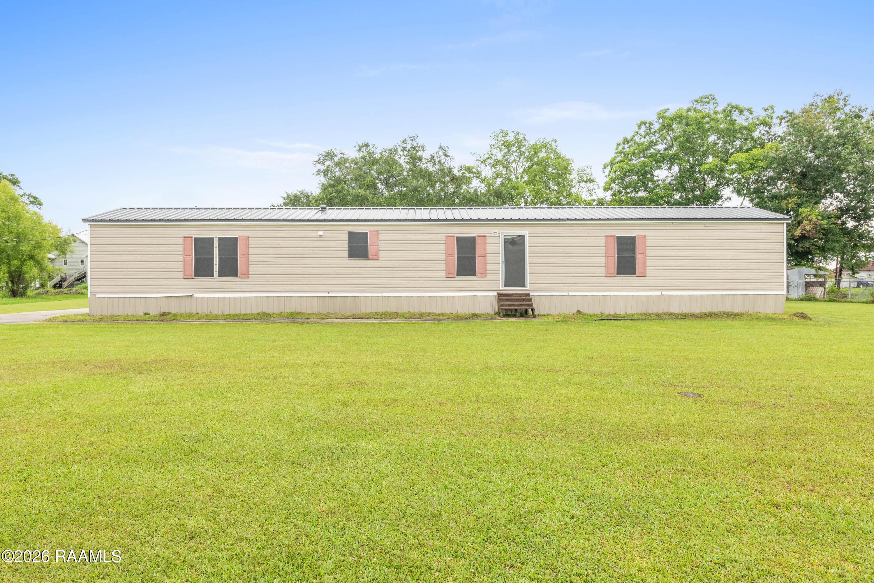 1010RobertDr-5