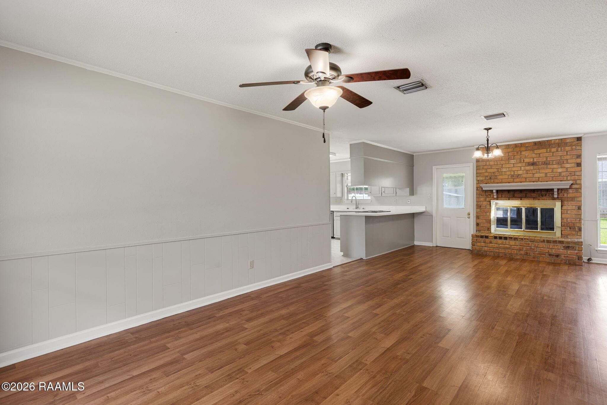 3-web-or-mls-205 Broad Ave-3
