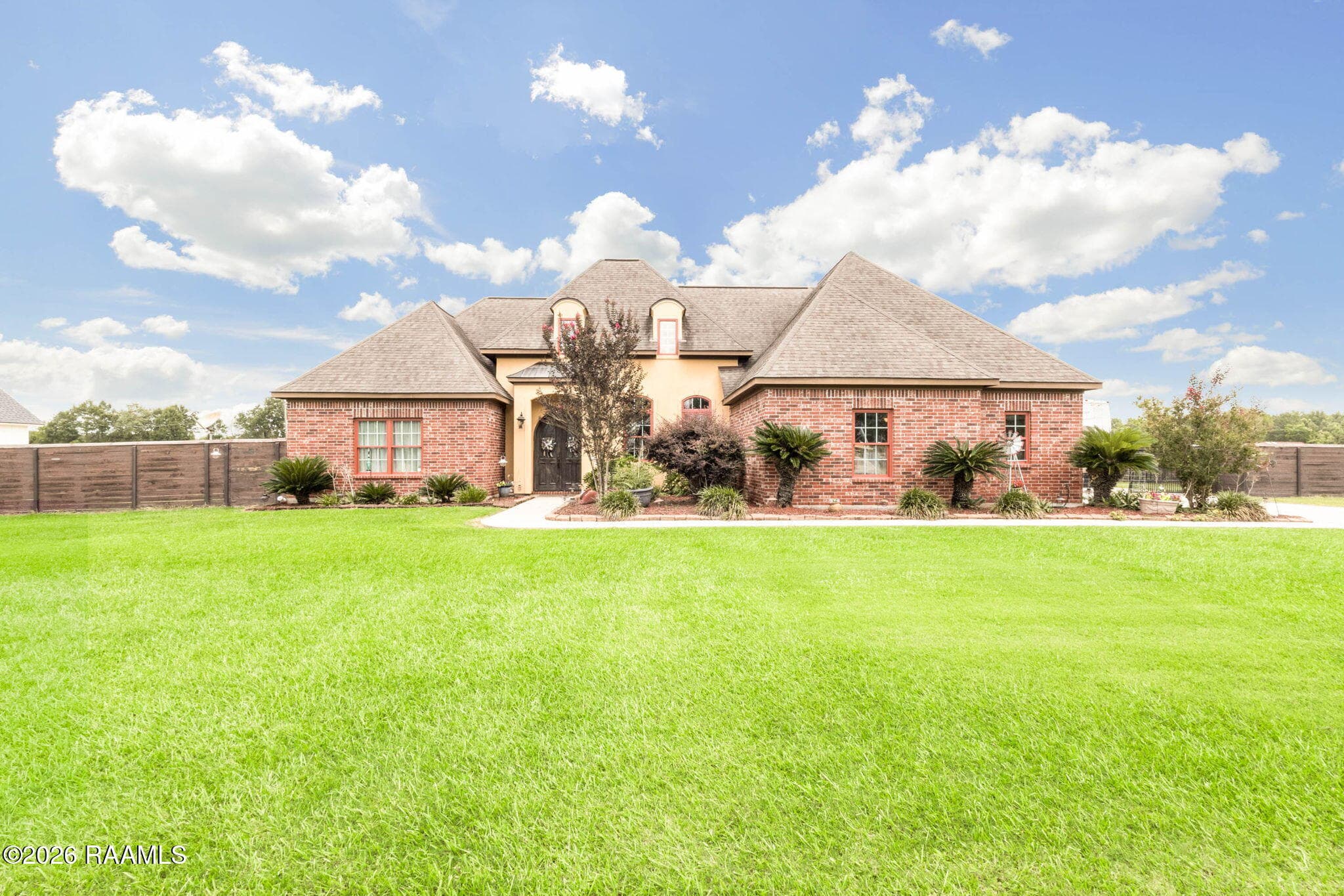 1-web-or-mls-5526 Woodlawn-1