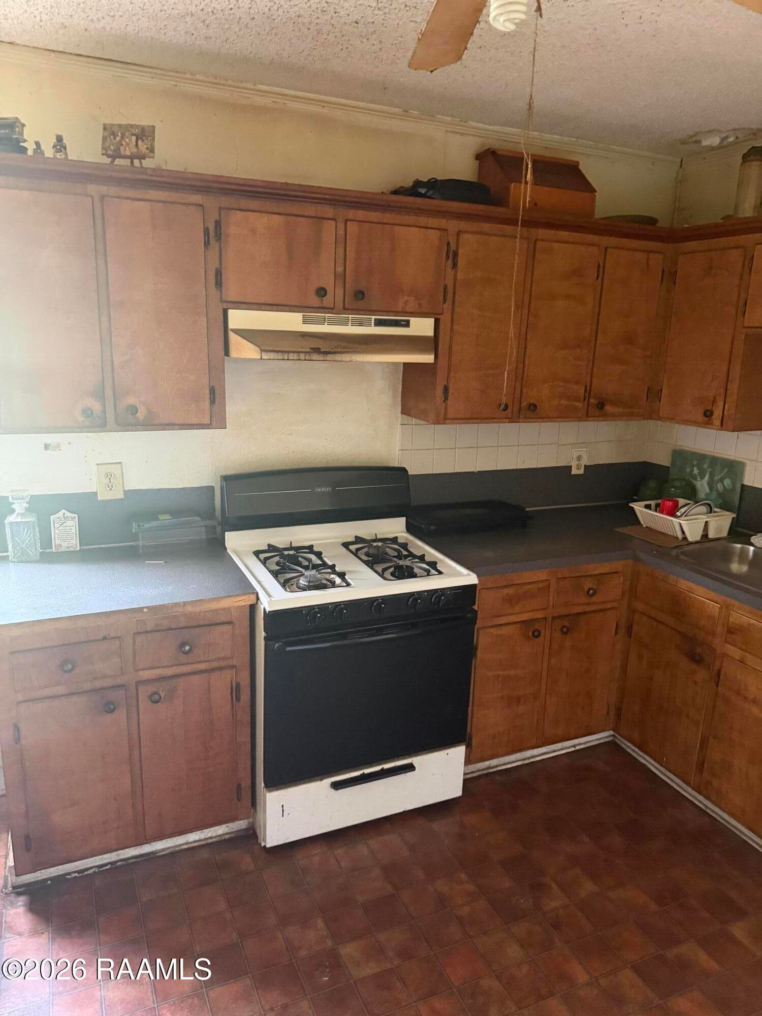 914 Wallior kitchen