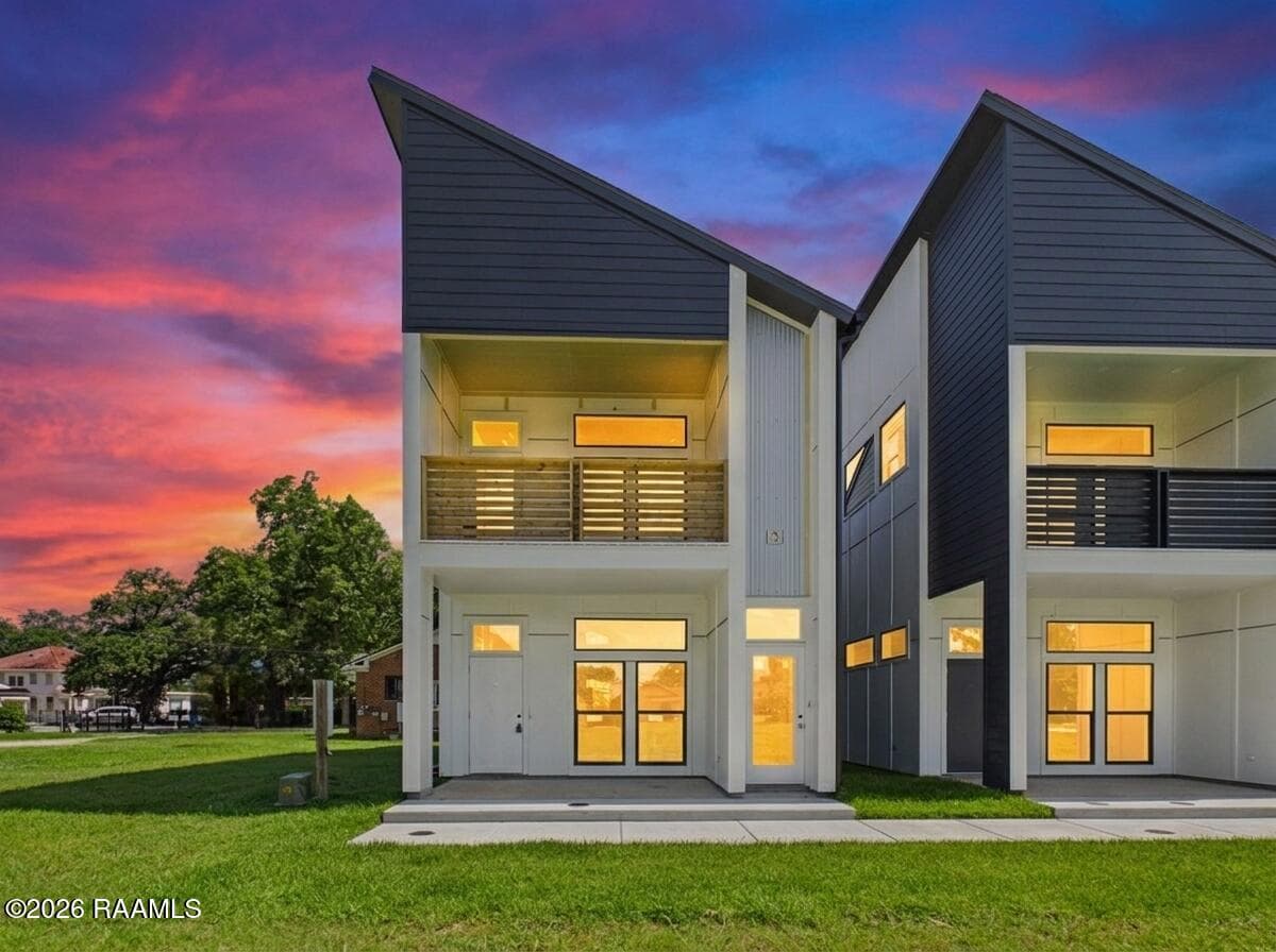 1120 S WASHINGTON B Twilight