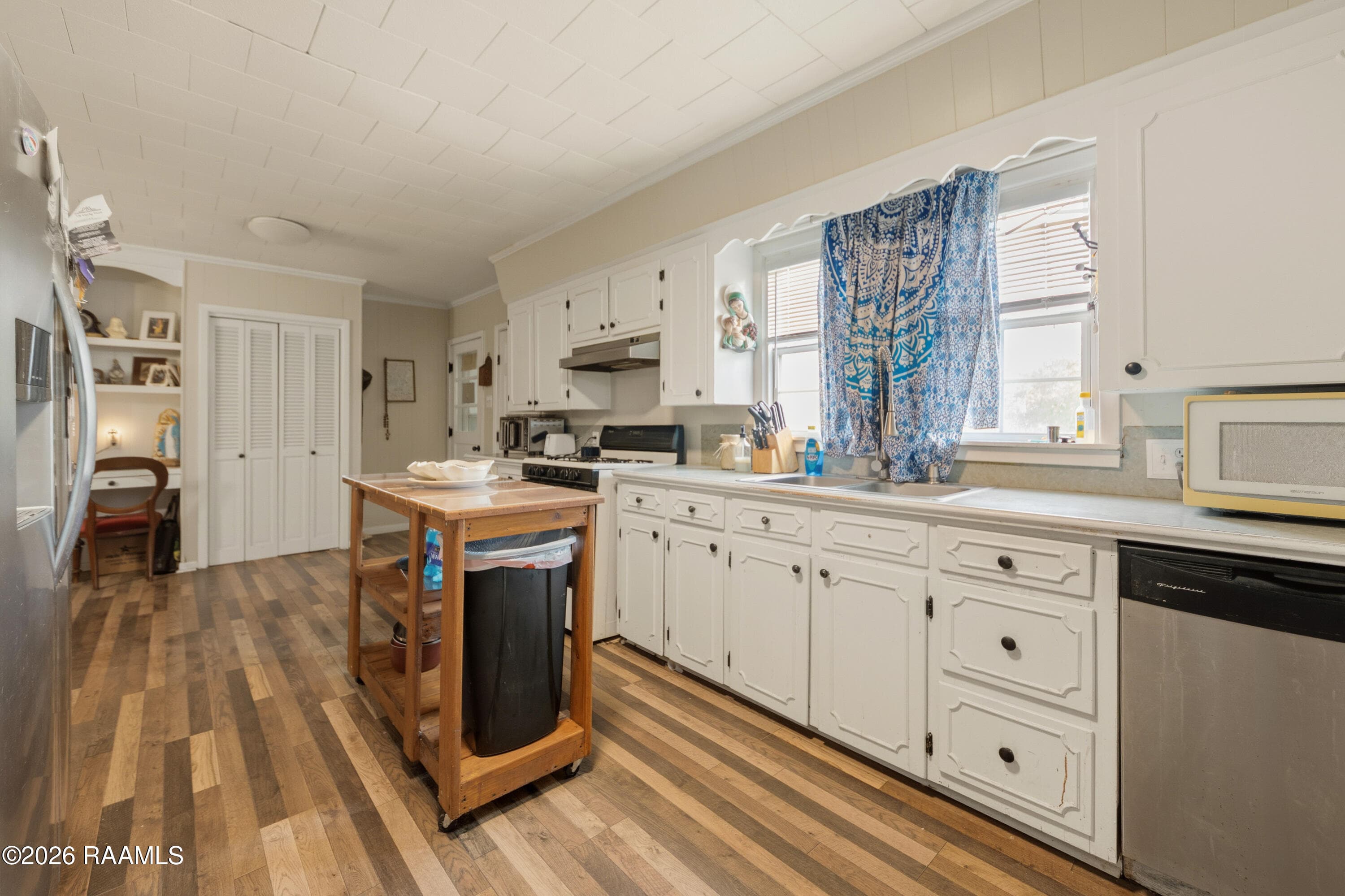 111 E Henry-25