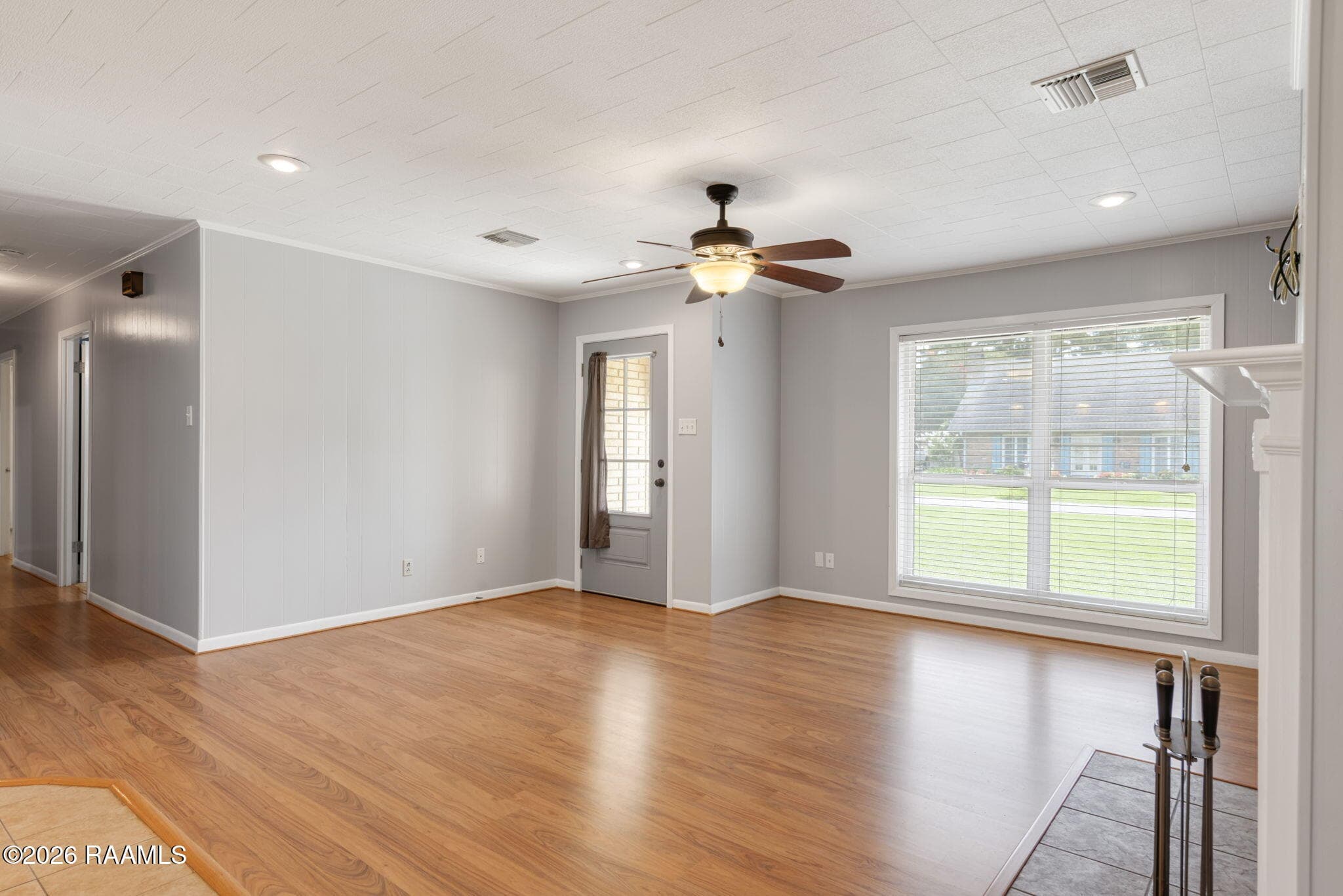 5-web-or-mls-815 E East St-5
