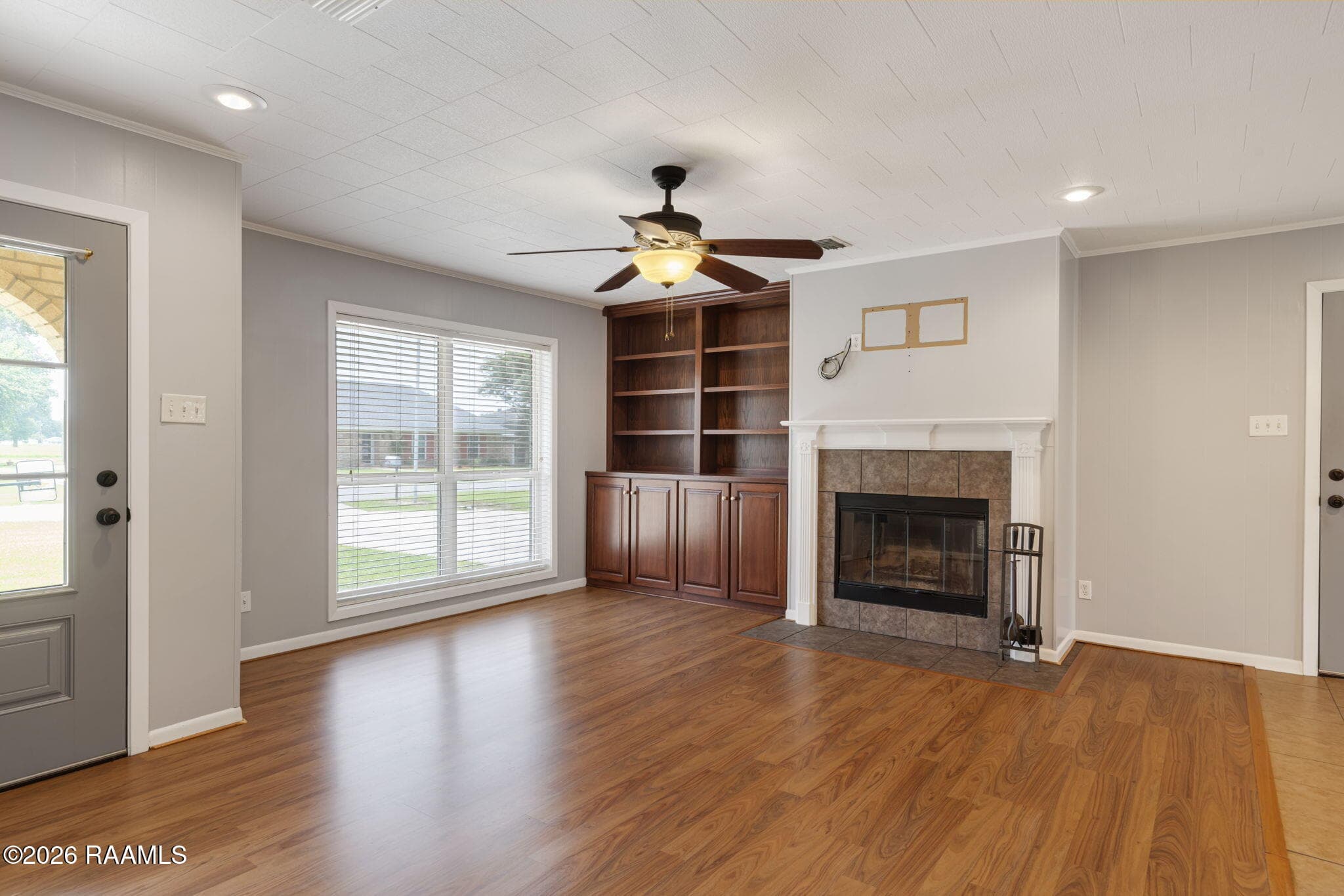 4-web-or-mls-815 E East St-4
