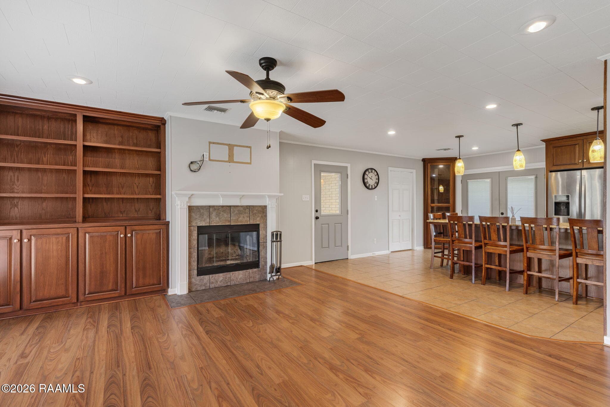 3-web-or-mls-815 E East St-3