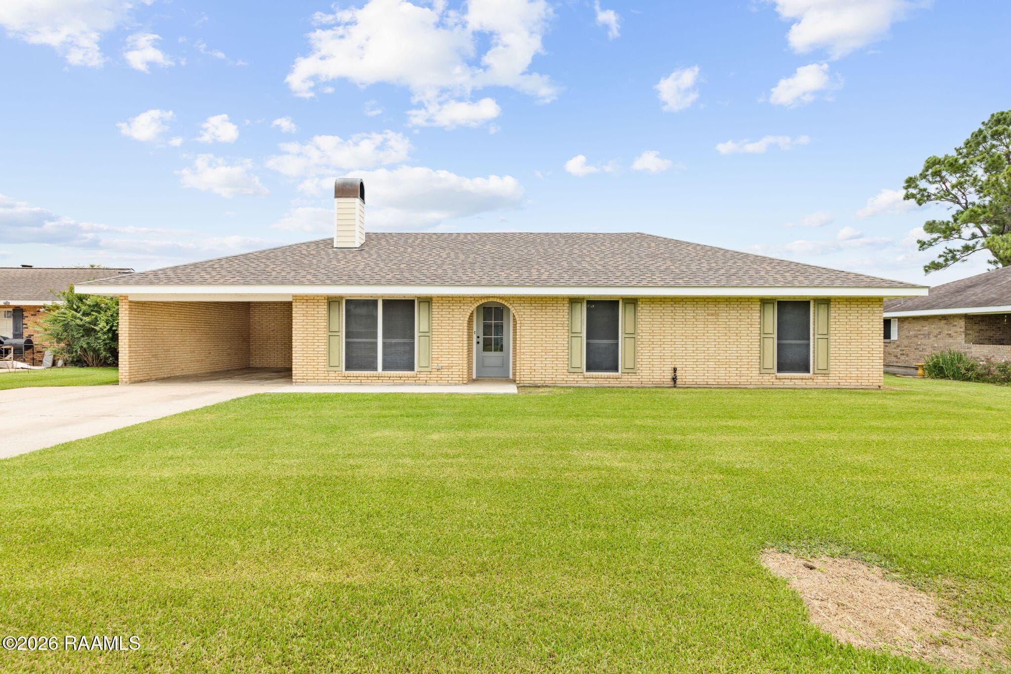 1-web-or-mls-815 E East St-1