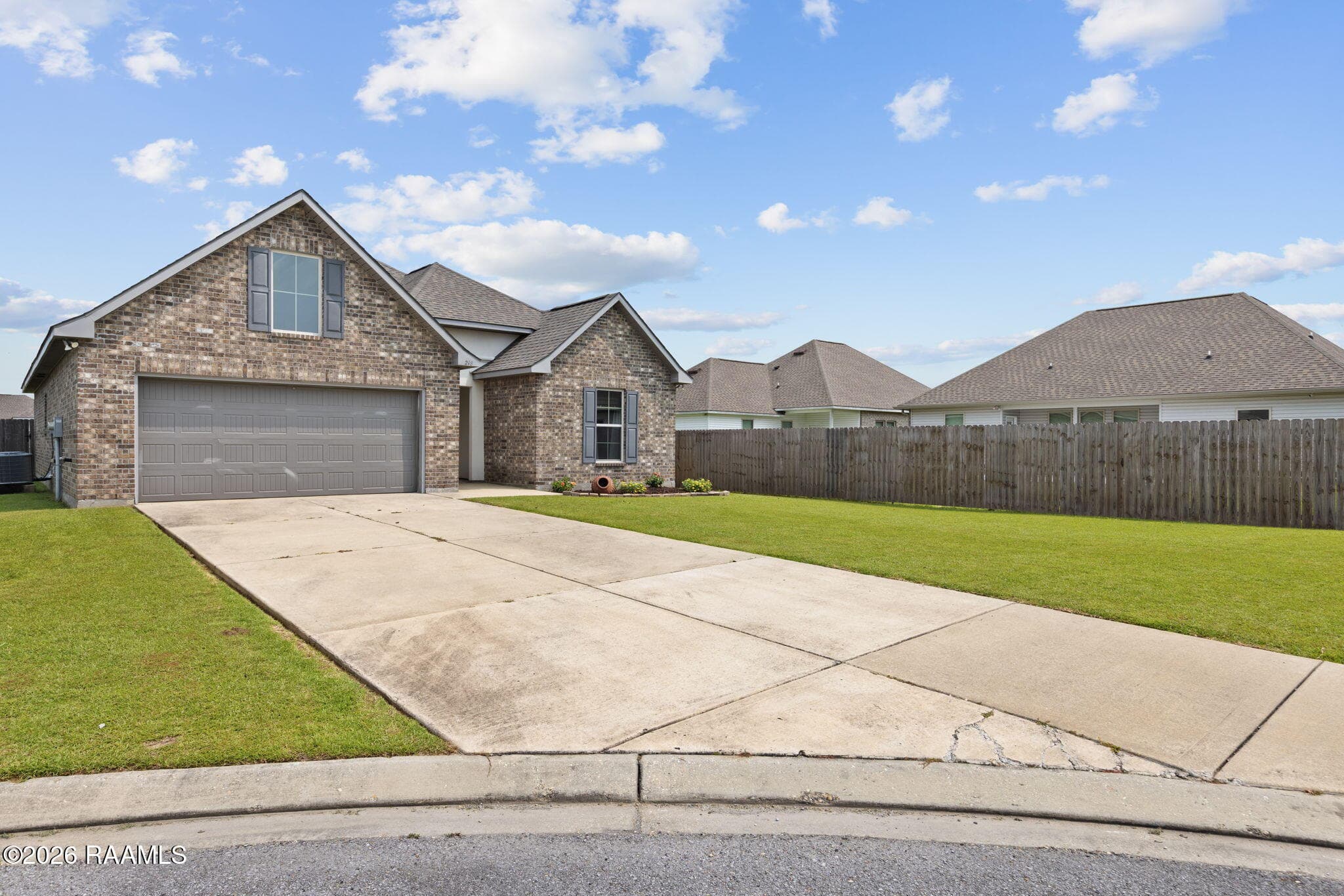 2-web-or-mls-218 Hunters Hill Dr-2