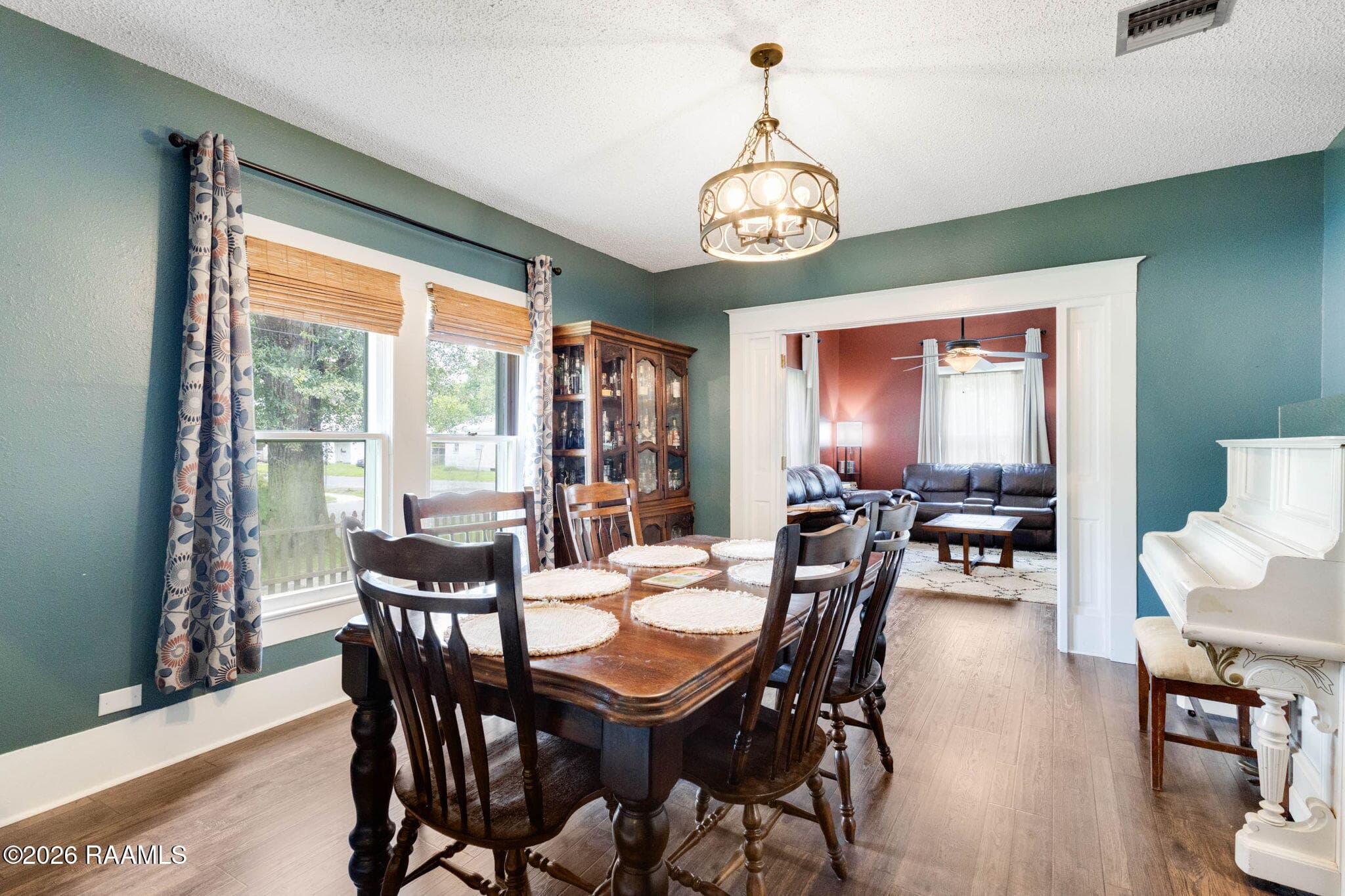 Dining room to living room