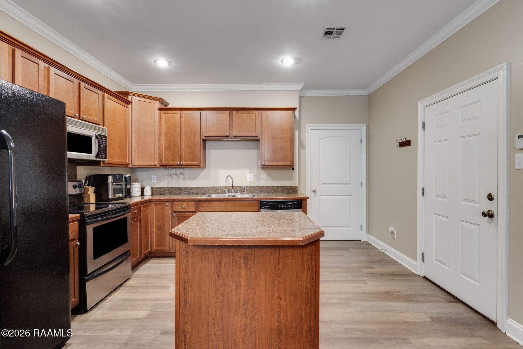 13-web-or-mls-2803 Louisiana Ave 76-6