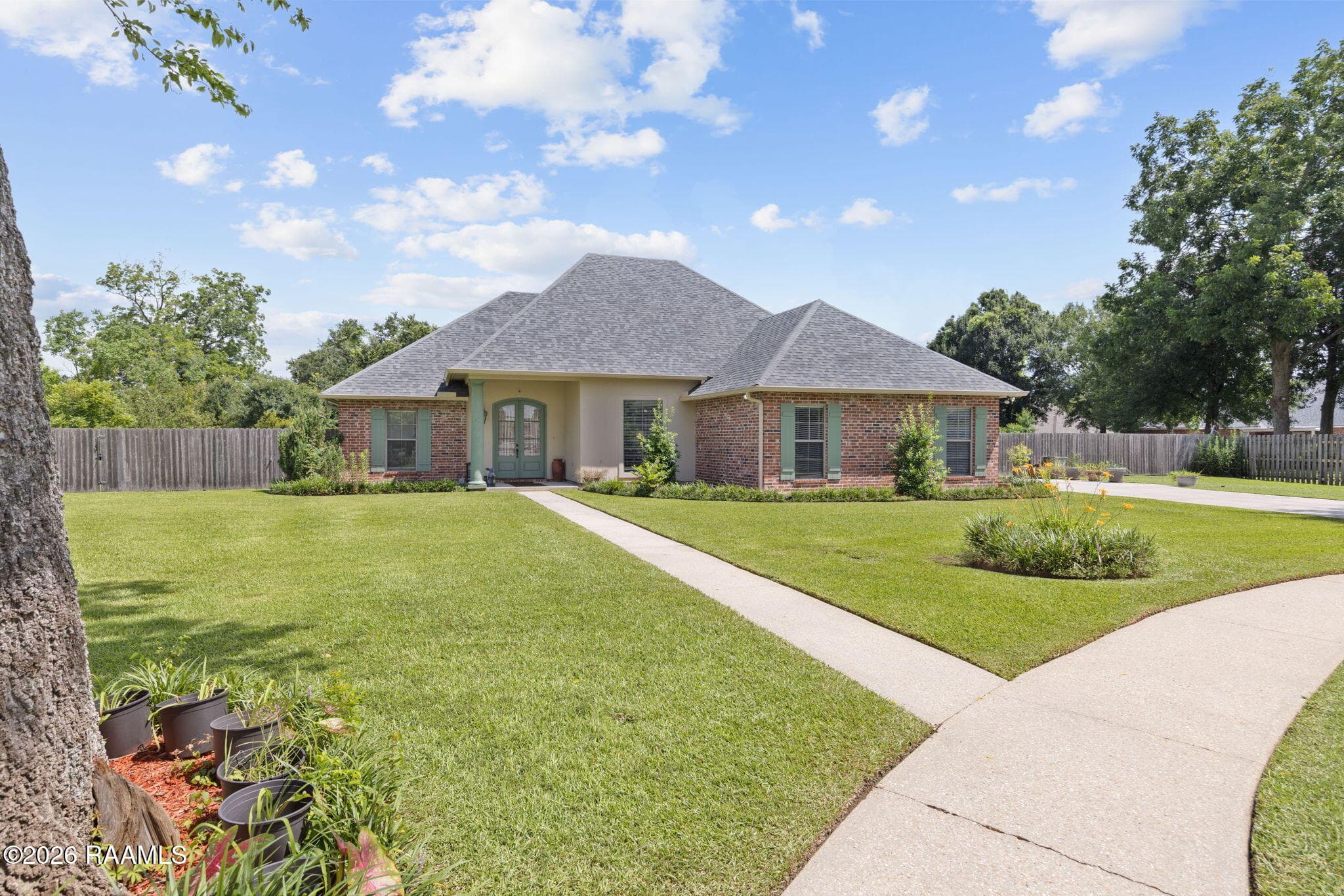 1-web-or-mls-1014 Ashford Cir-1