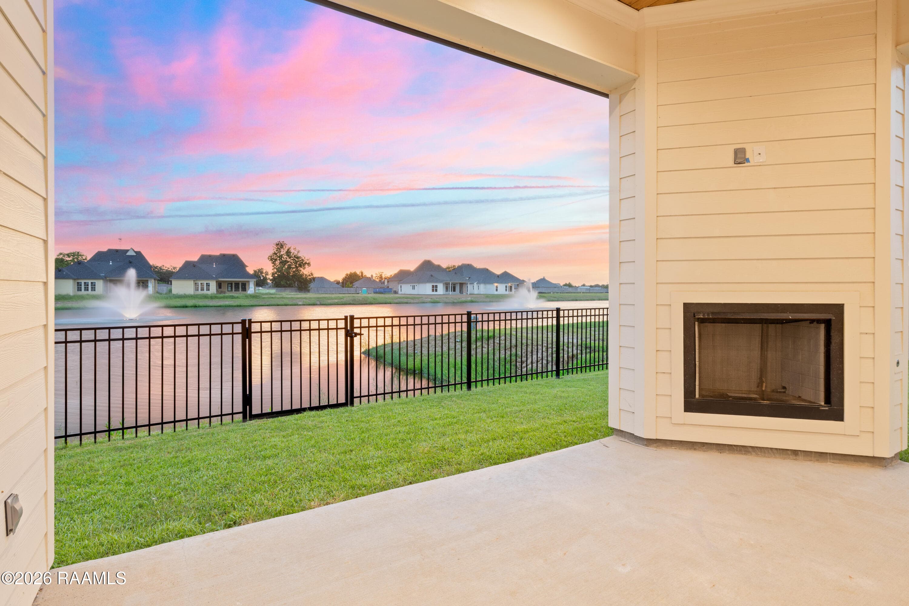 Back Patio| Pond View