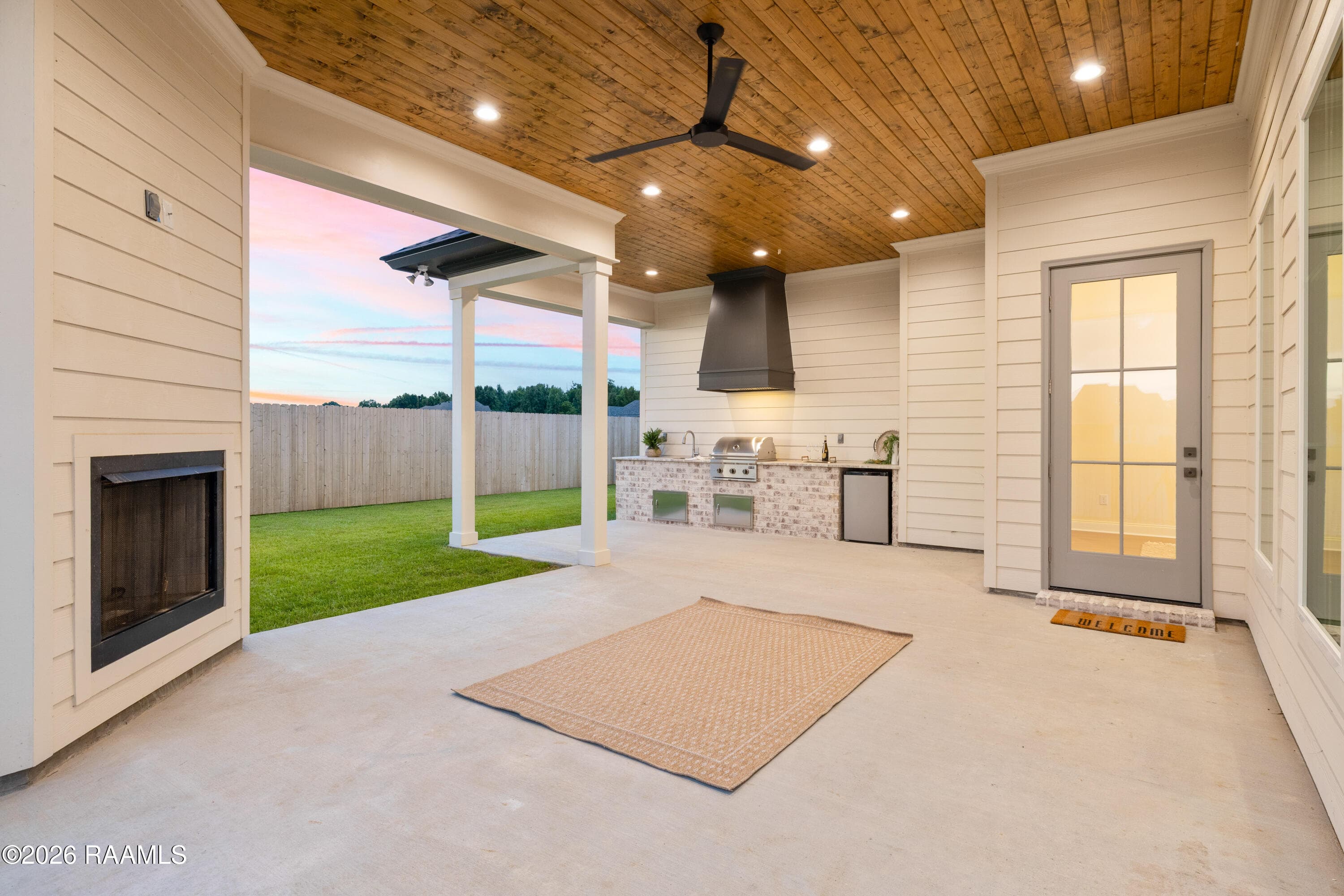 Back Patio/Outdoor Kitchen