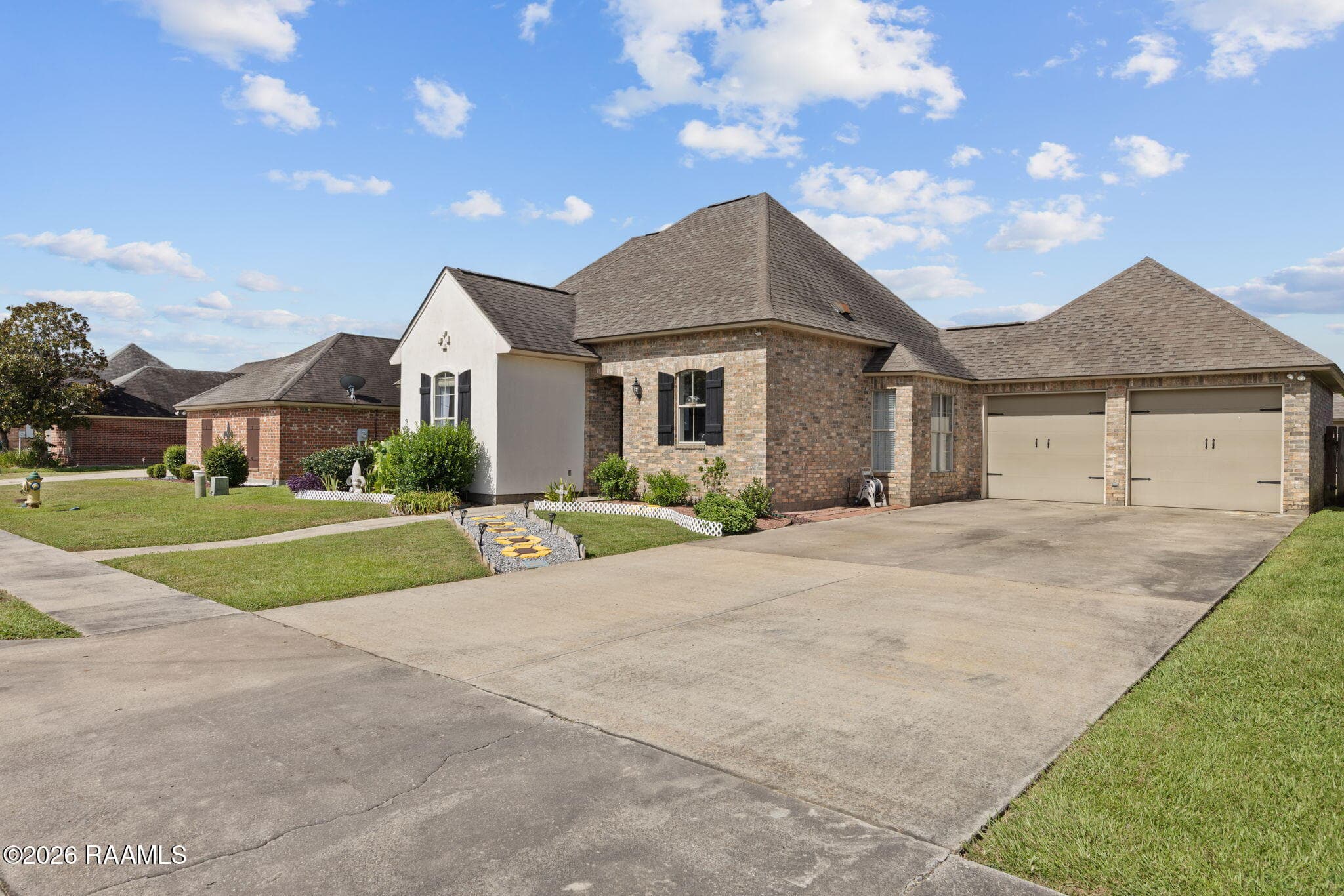 2-web-or-mls-400 Hillbrooke Dr-2