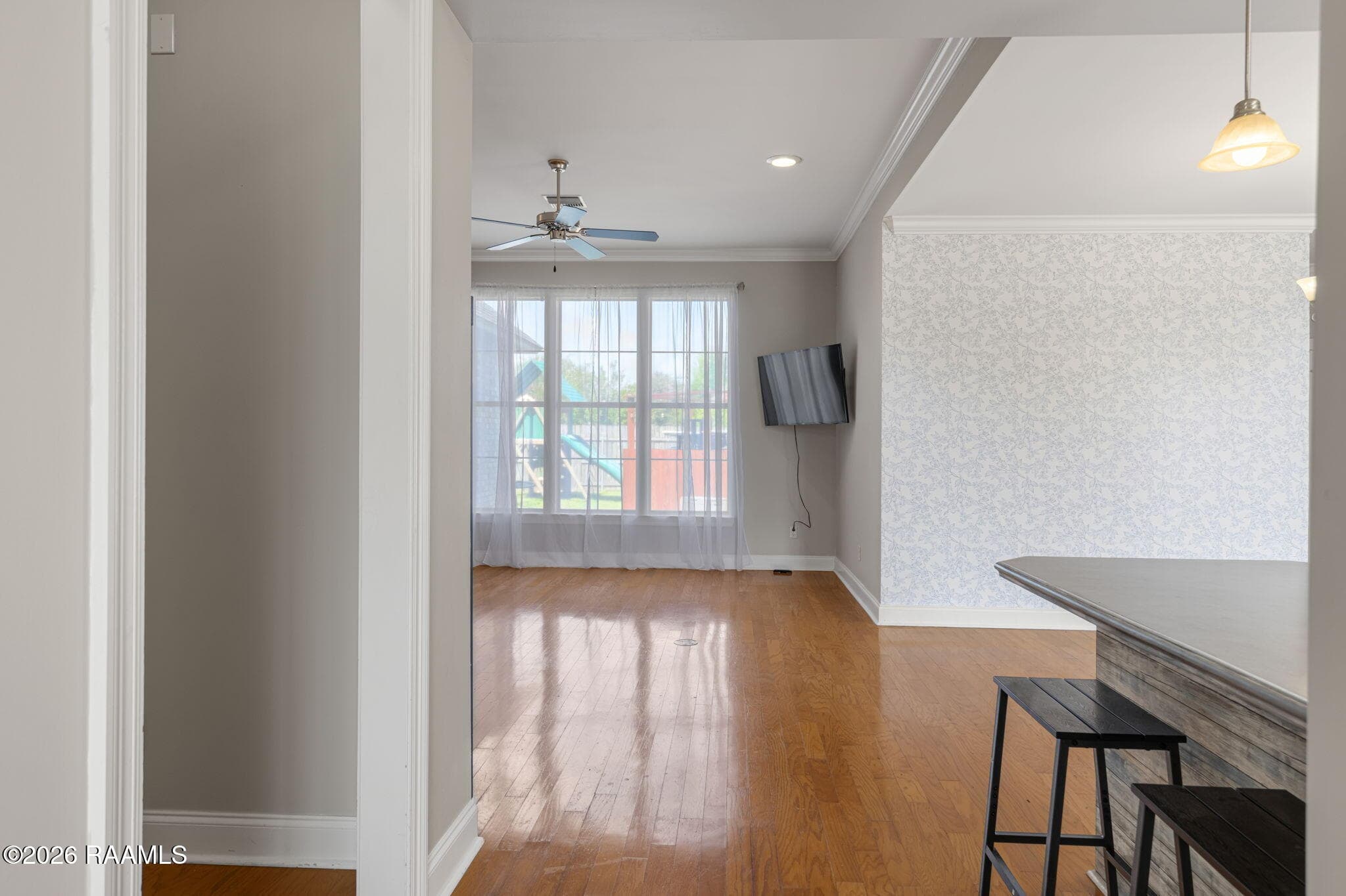 3-web-or-mls-400 Hillbrooke Dr-3