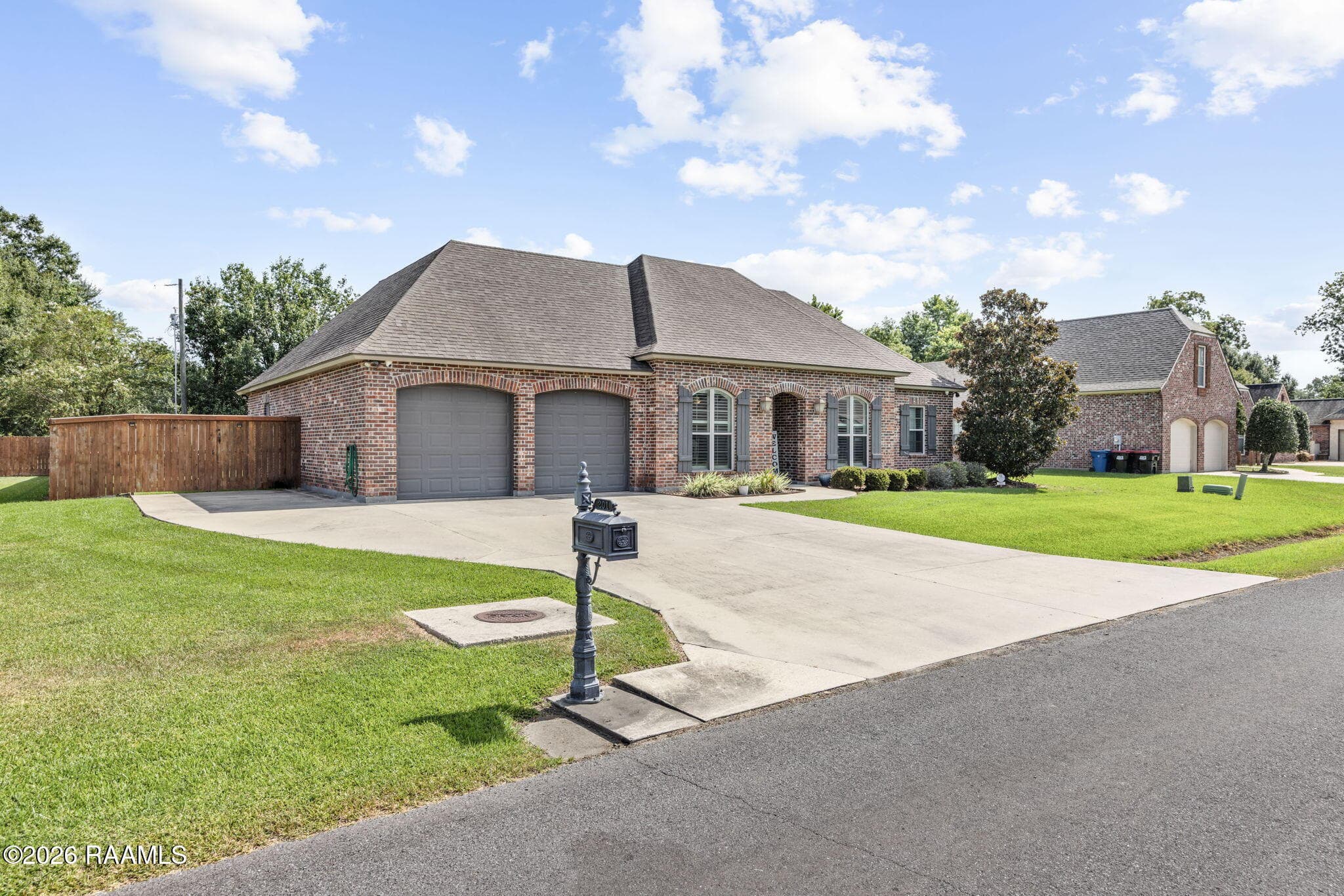 3-web-or-mls-201 Pontchartrain Dr-3
