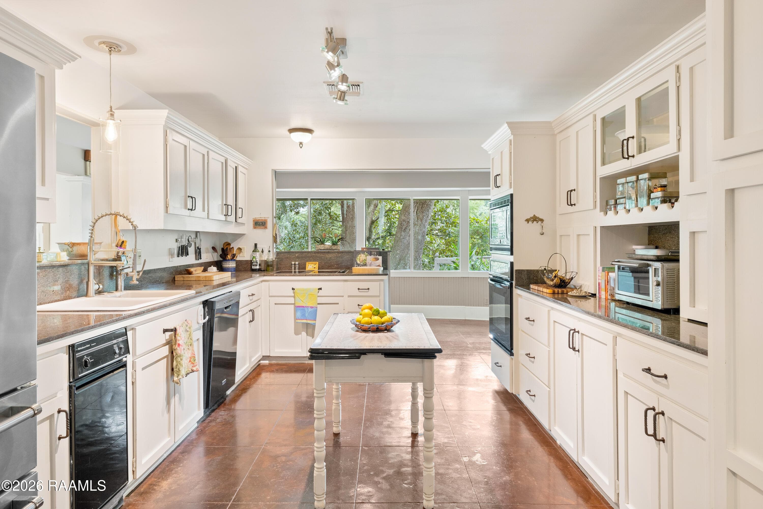 128 Oak Dr