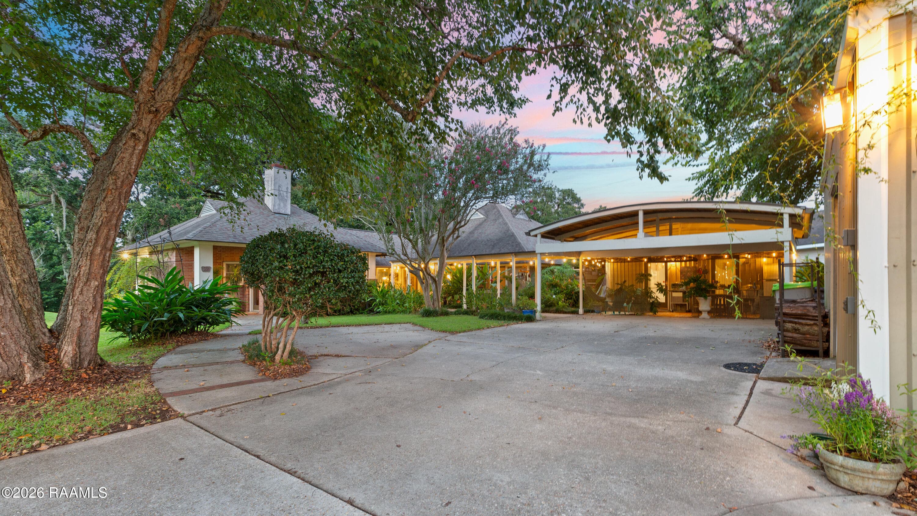 128 Oak Dr