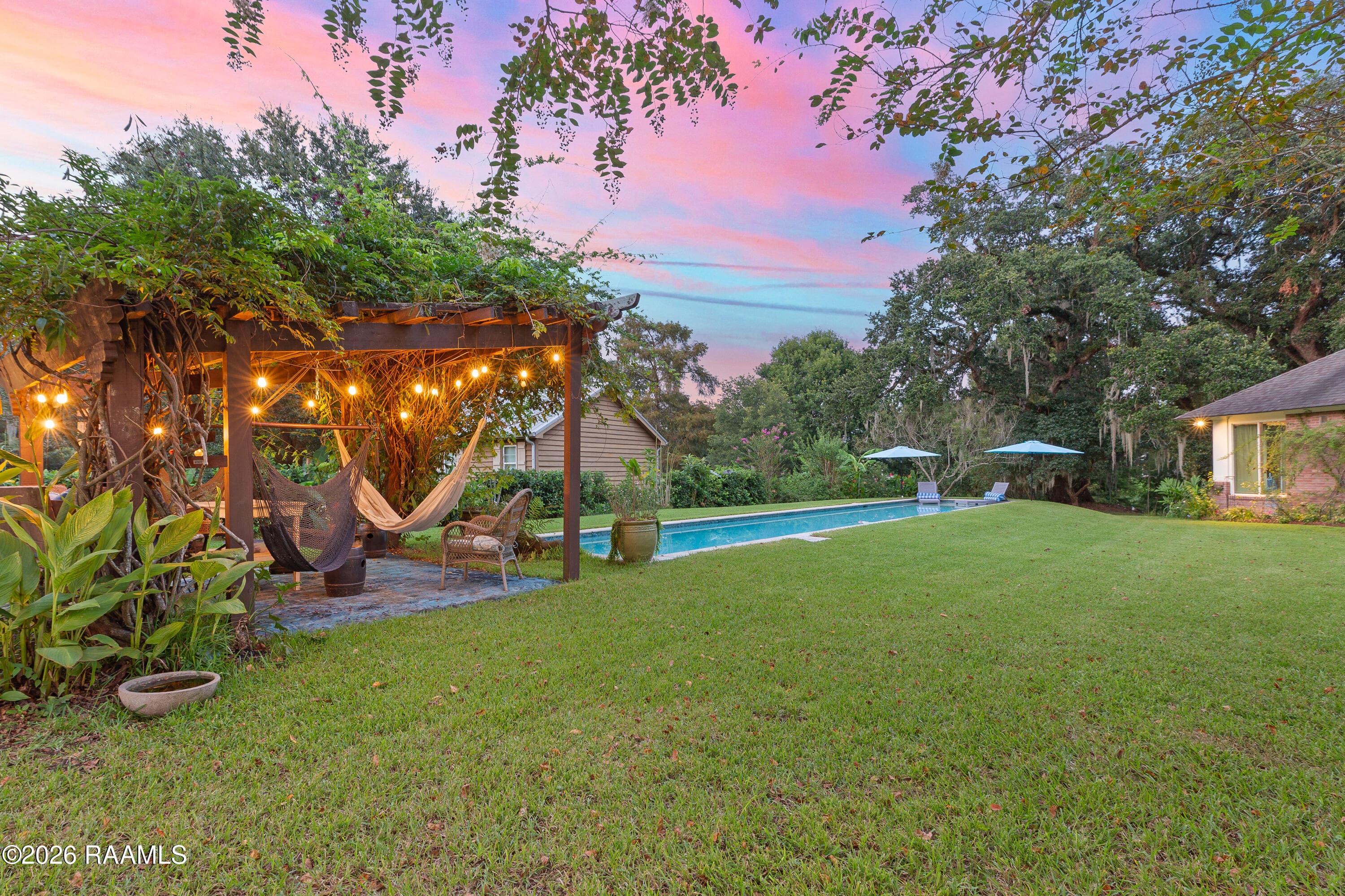 128 Oak Dr