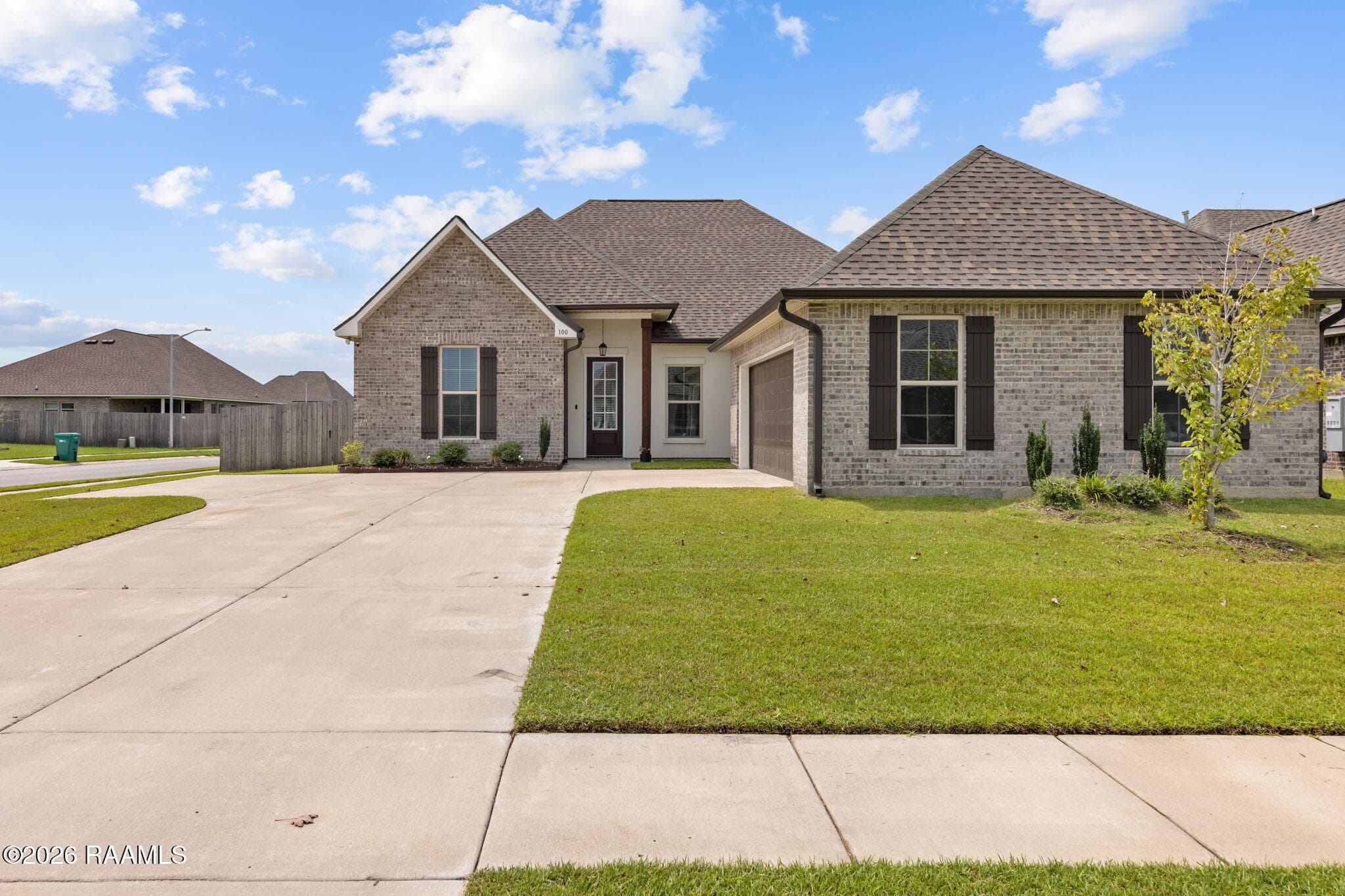 2-web-or-mls-100 Fairdale Dr-2