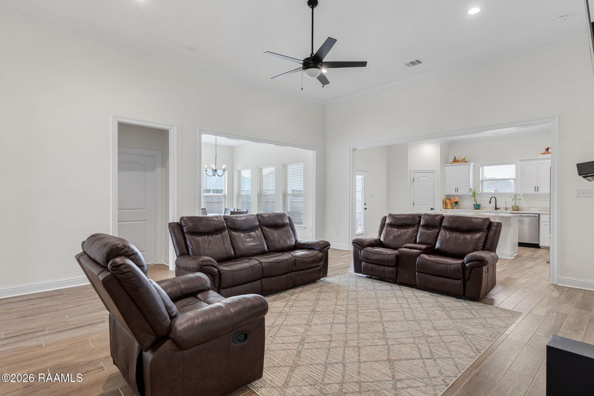 5-web-or-mls-100 Fairdale Dr-5