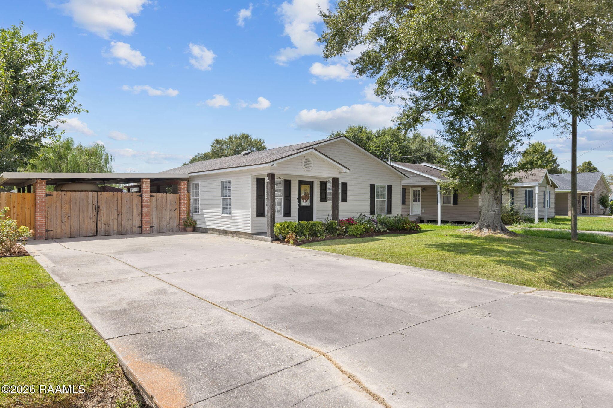 2-web-or-mls-205 Morningside Dr-2