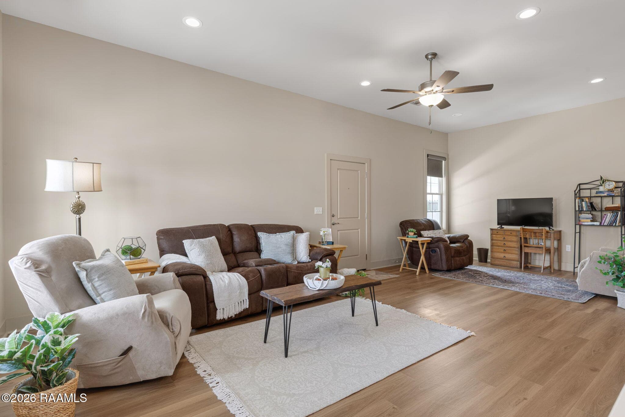 4-web-or-mls-206 Silver Star Ct-4