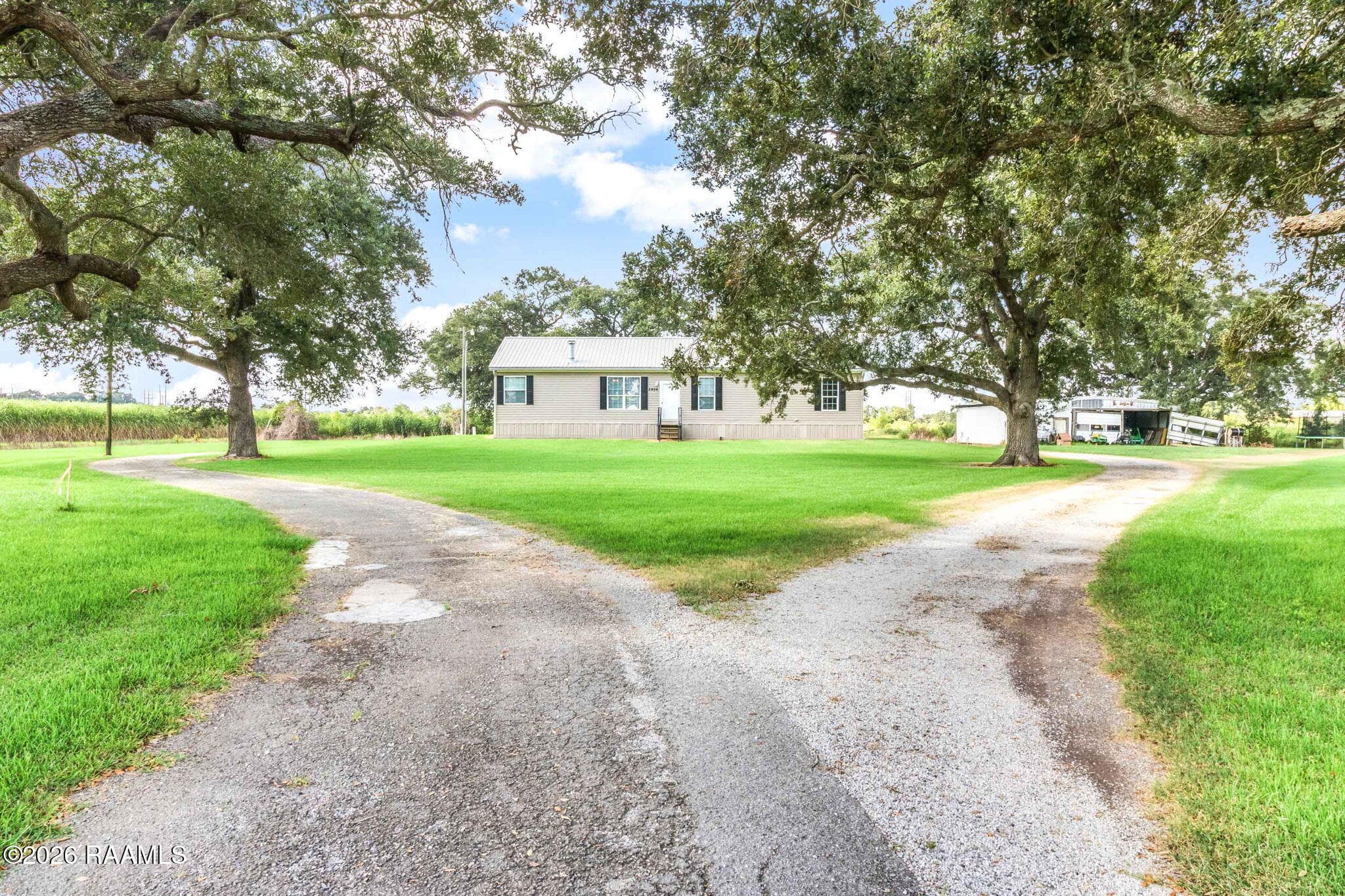 2-web-or-mls-2939 W Aladin-1