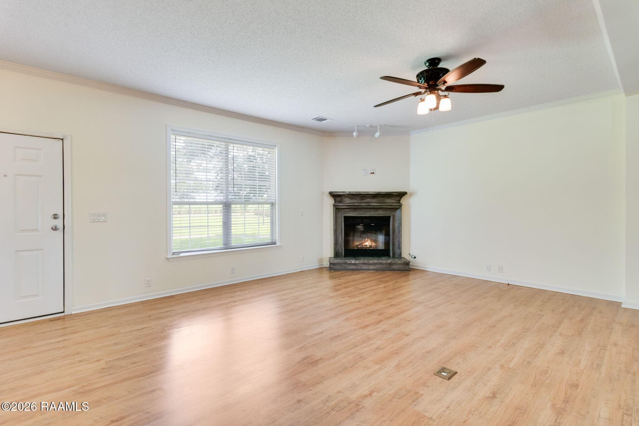 17-web-or-mls-2939 W Aladin-14