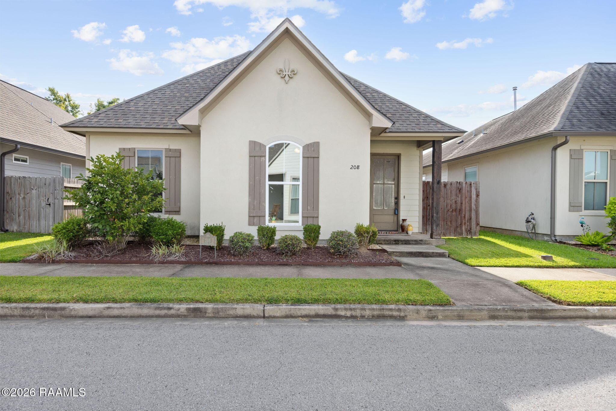 2-web-or-mls-208 Parker Ln-2