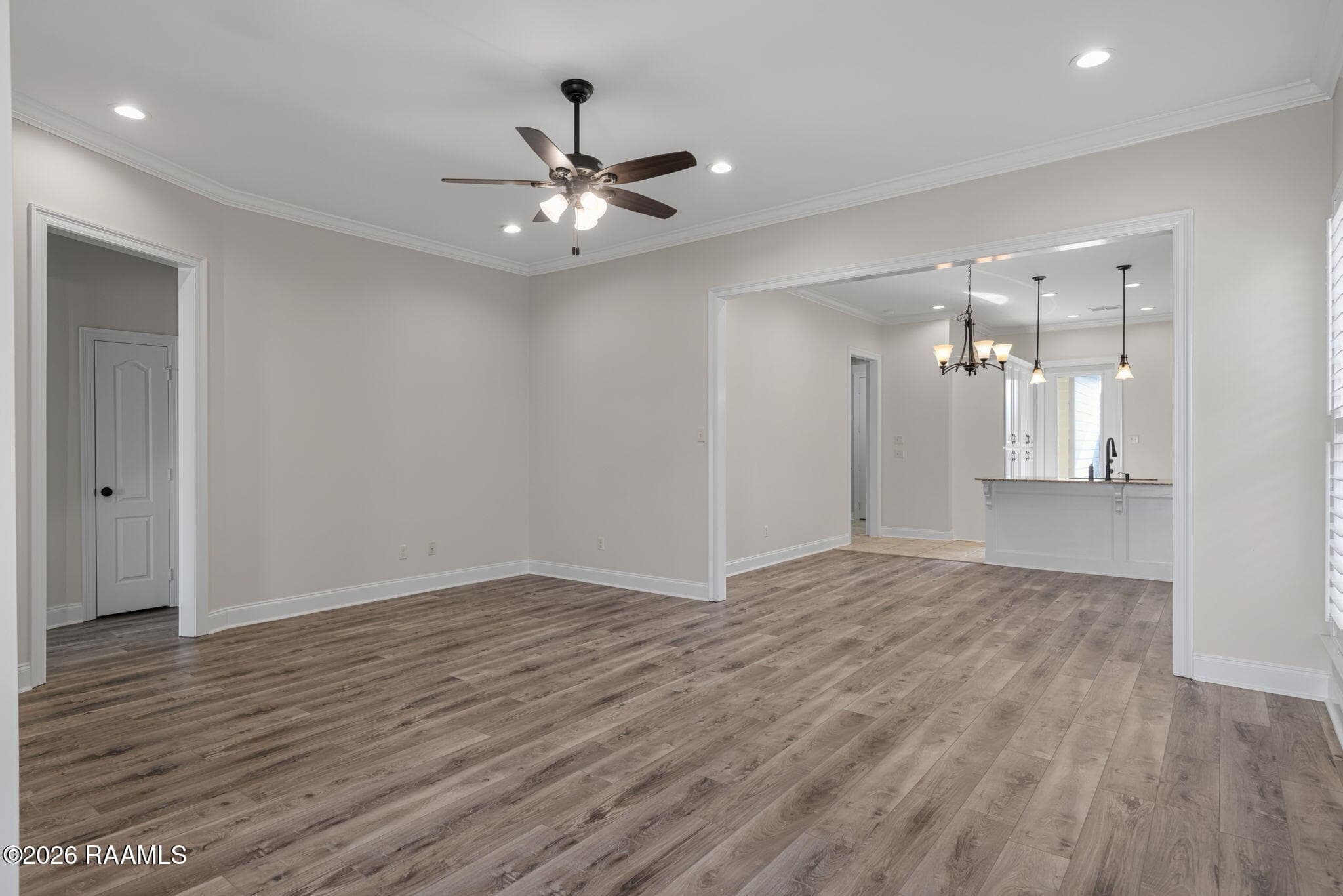 3-web-or-mls-208 Parker Ln-3