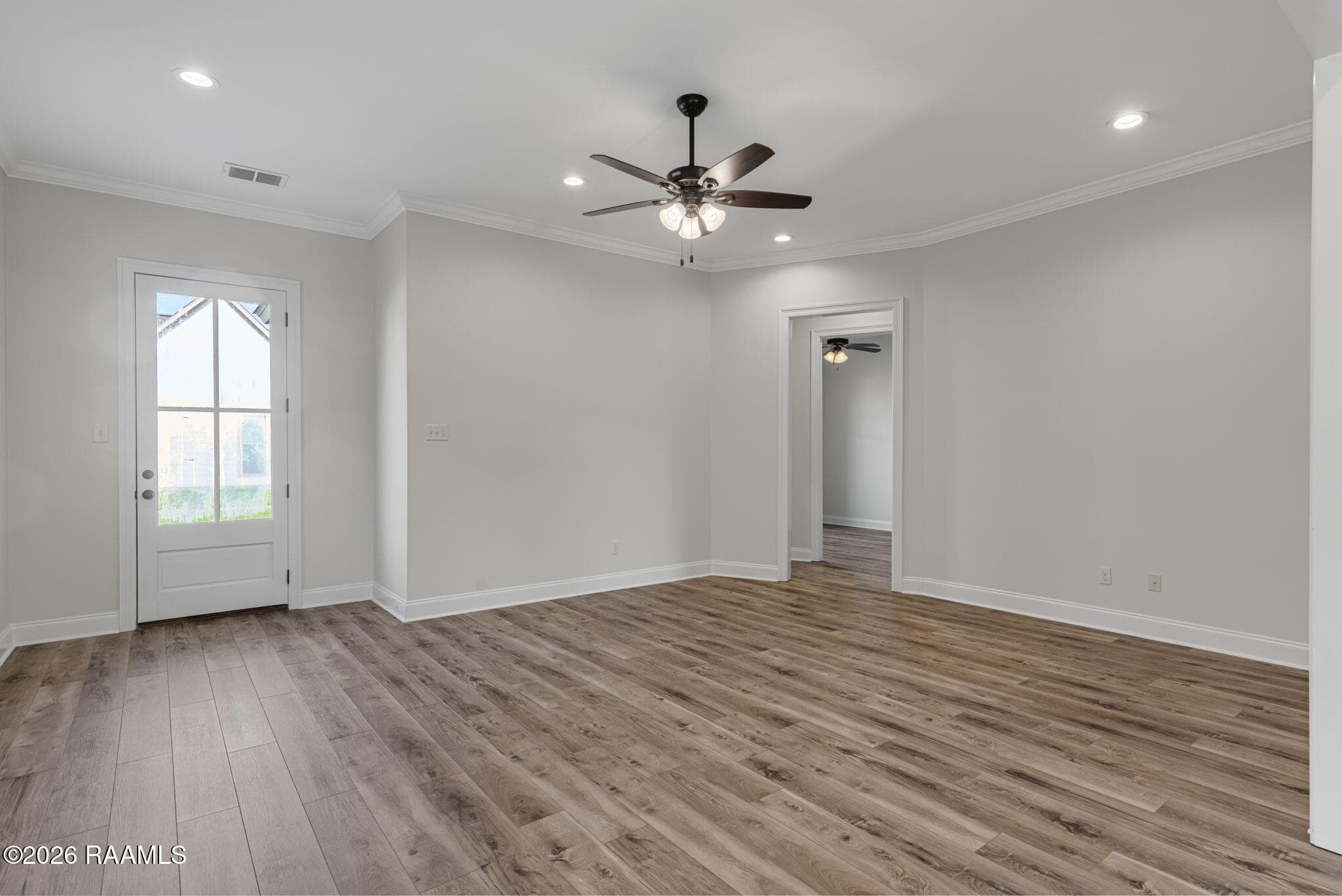 6-web-or-mls-208 Parker Ln-6