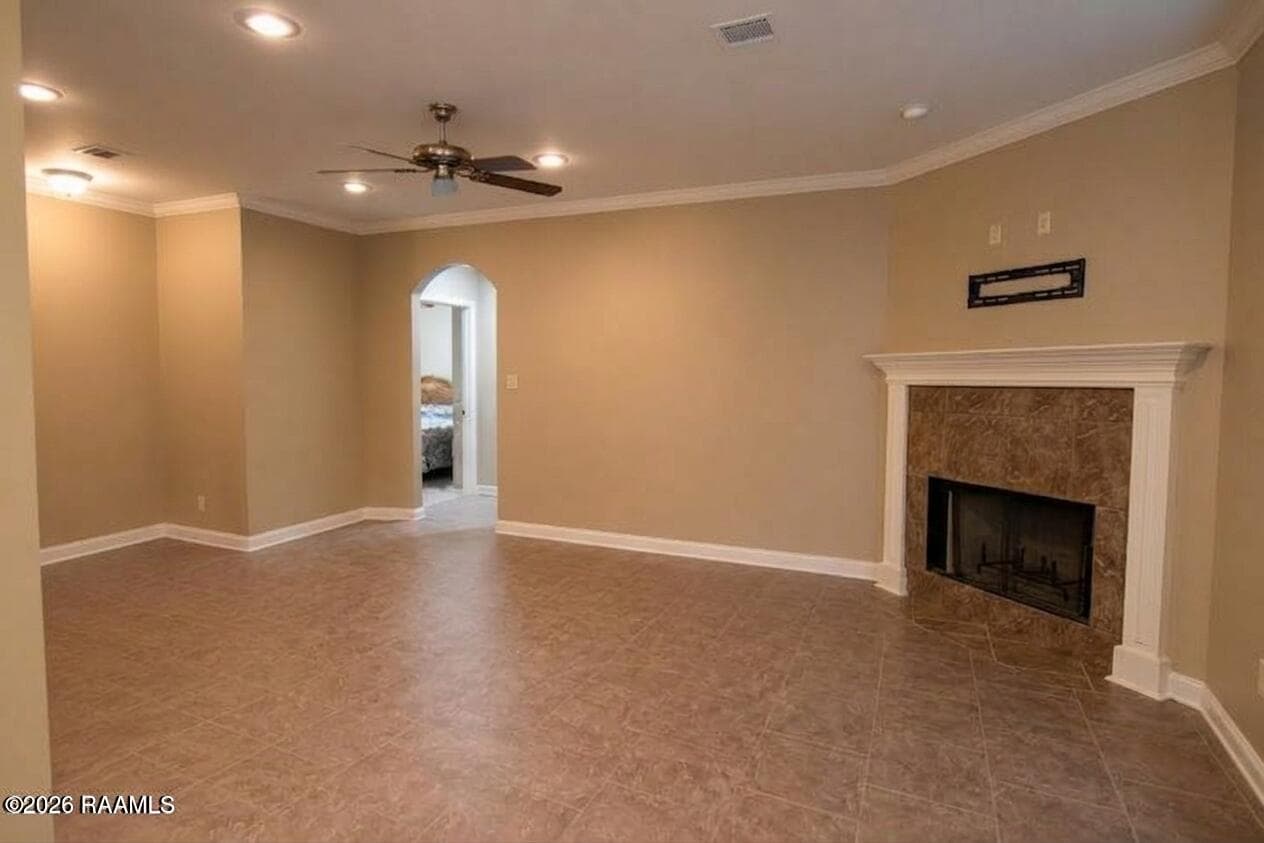 Fireplace/Living Room