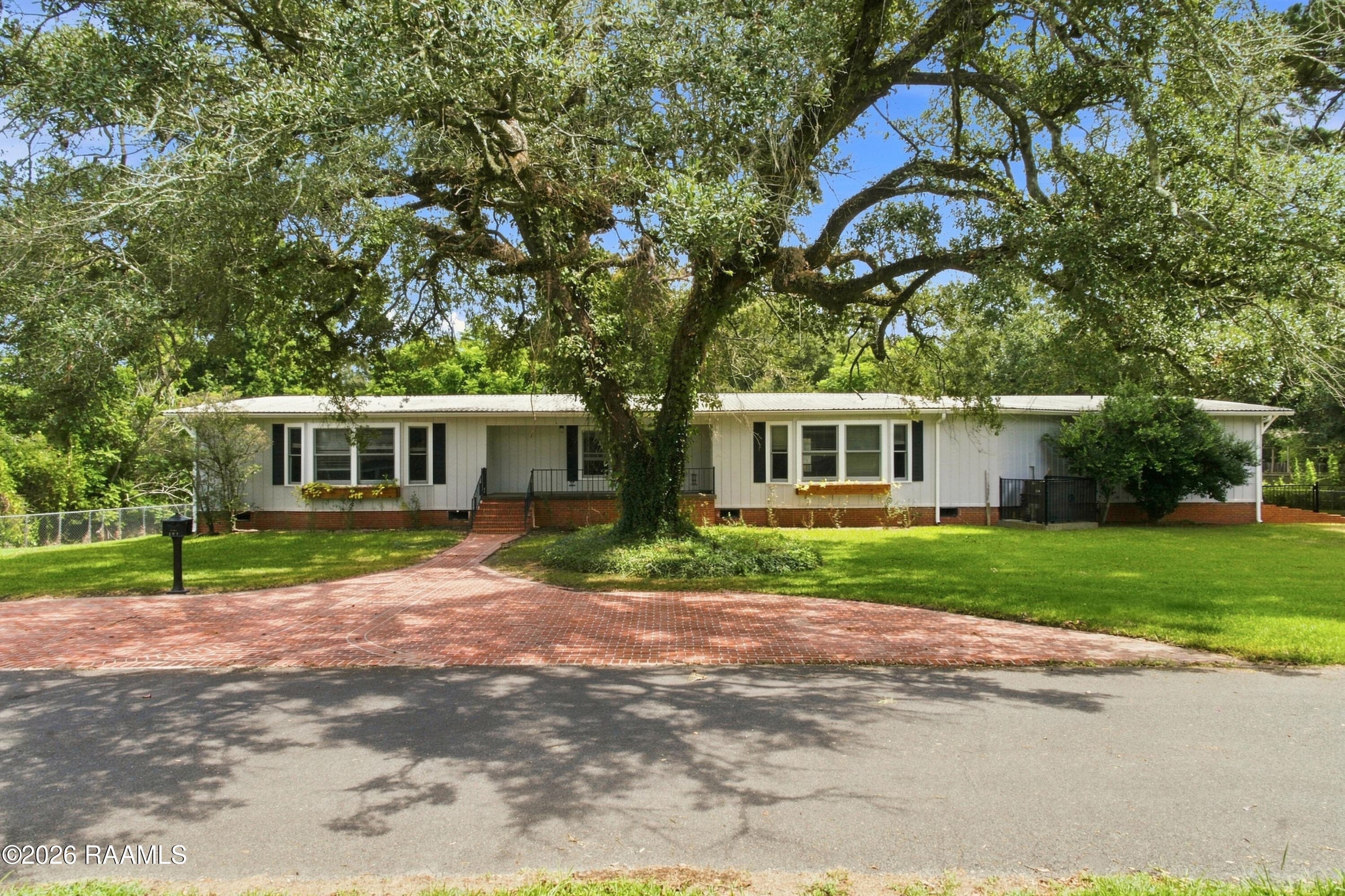 201 Edgewood Drive, Lafayette, LA, 70503