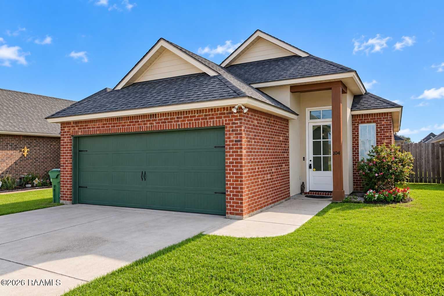 104 Meadowhollow Drive, Youngsville, LA, 70592